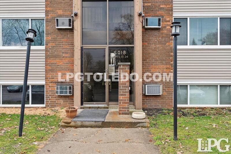 Toledo Apartment: 6016 Secor Rd