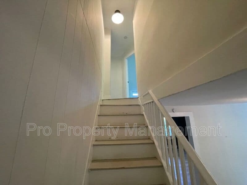 Kent House: 25 A Maple Street