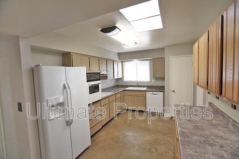 Sun City House: 9331 W Arrowhead Dr