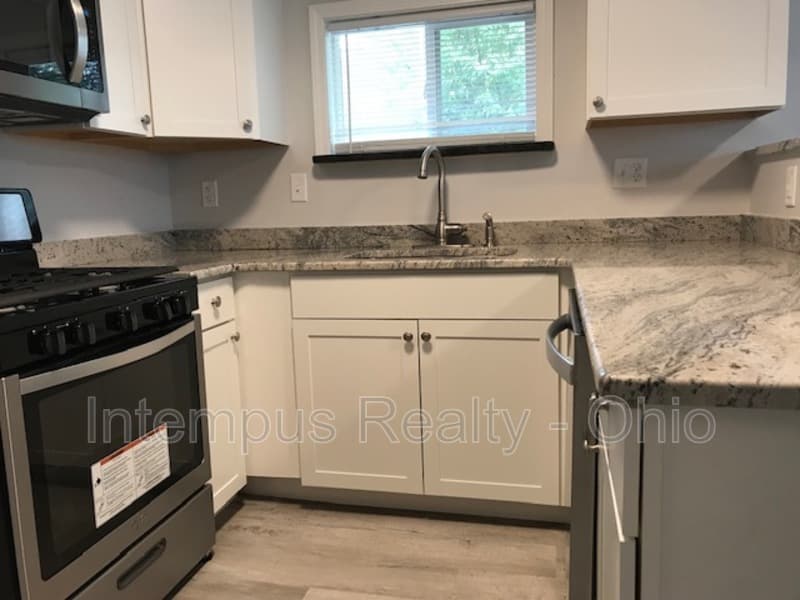 Columbus House: 198 Highfield Dr