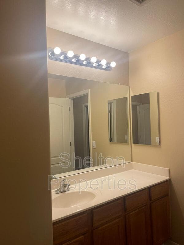 Buckeye House: 25652 W Magnolia St