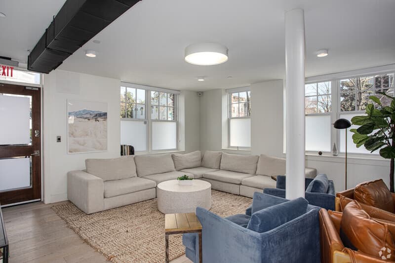 Washington Apartment: 529 G Street Southeast