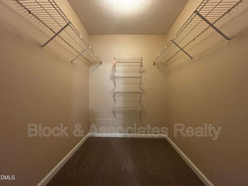 Fayetteville House: 259-7 Waterdown Drive