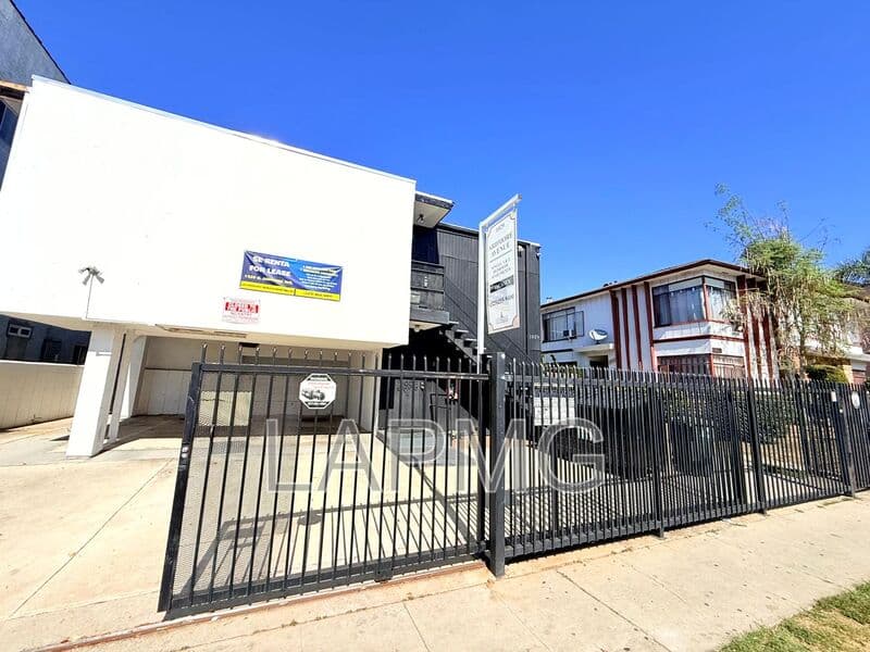Los Angeles House: 1029 N. Ardmore Avenue