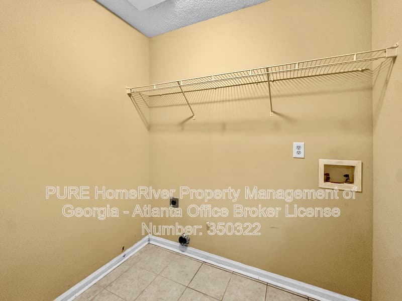 Jonesboro House: 10761 Tara Village Way