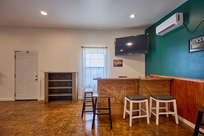 LYFORD House: 5672 IH 69E