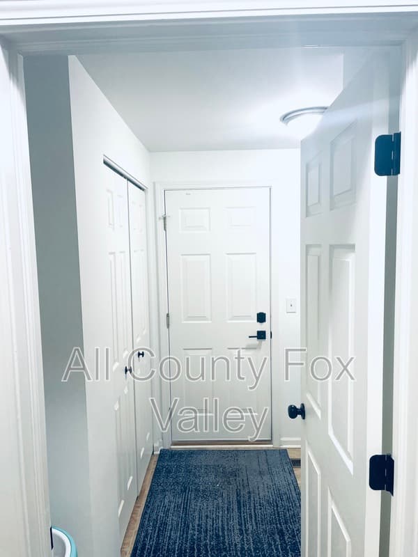 Johnsburg Townhome: 3708 Monica Lane #3