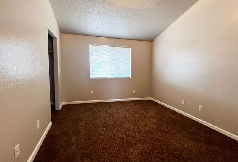 Springfield Townhome: 782 North Cloverleaf Loop