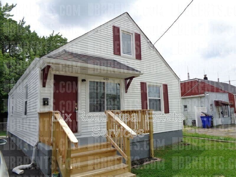 Hamilton House: 1255 Hooven Avenue