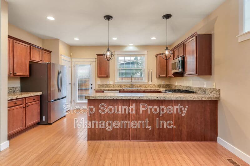 Portland House: 857 N Winchell St