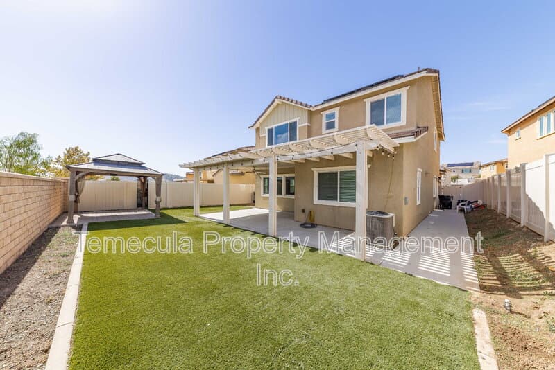 Fallbrook House: 35444 Asturian Way