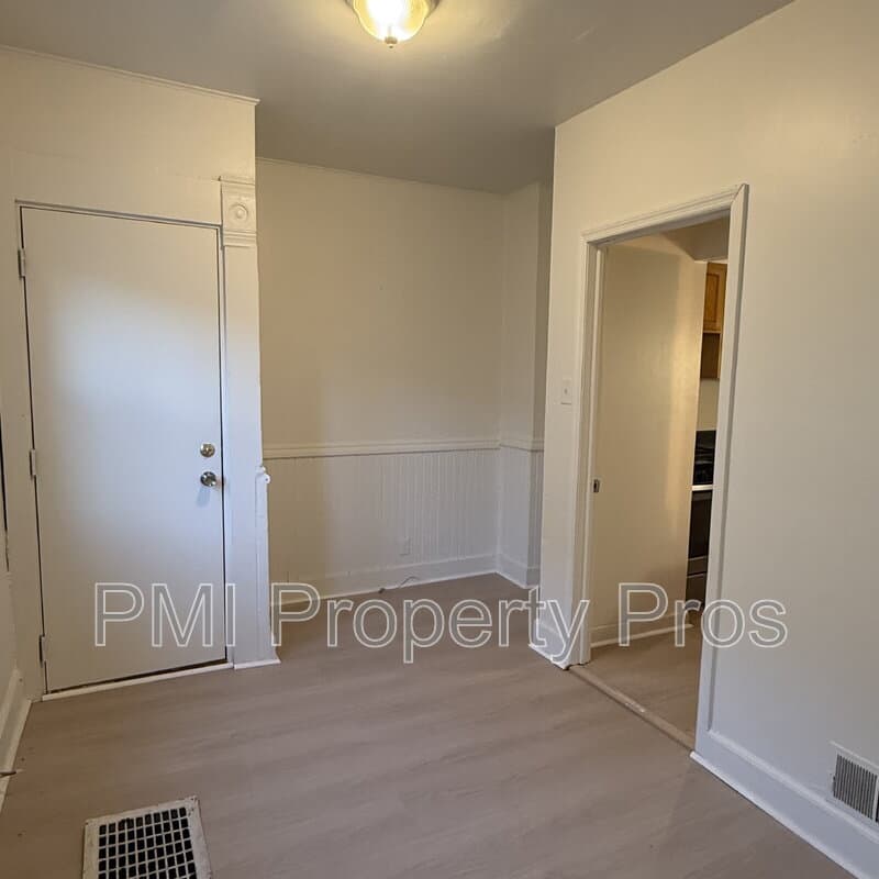 Milwaukee Condo: 2016 W Clybourn St