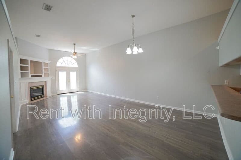 Tallahassee House: 1060 Kingdom Drive