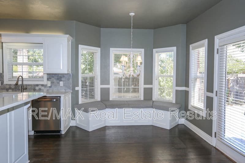 Rogers House: 5300 S 44th Pl