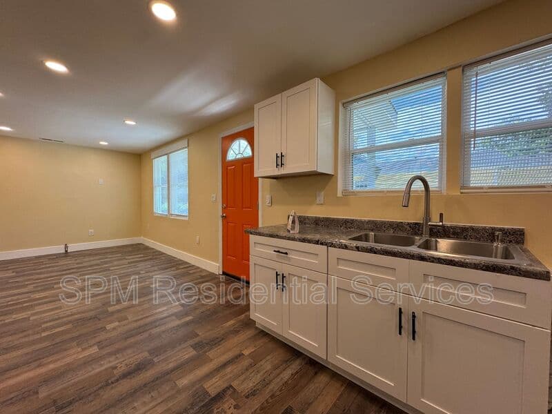 Wilmington House: 565 Manly Ave