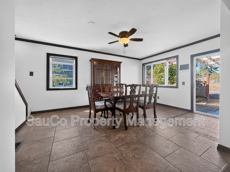 West Linn House: 2312 5th Avenue