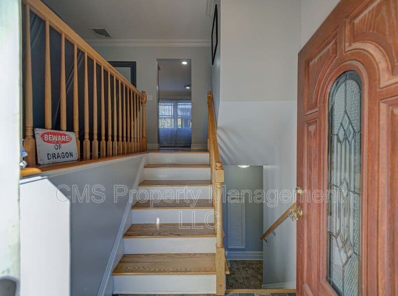 Bloomingdale House: 128 Reeve Ave