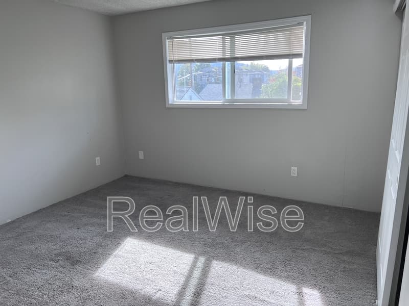 Portland Condo: 2413 SE 135th Ave