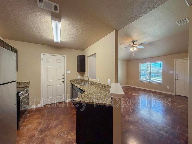 Belton Townhome: 1044B Edwards Dr
