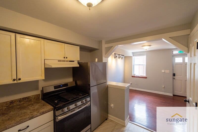Baltimore Townhome: 427 S Durham St