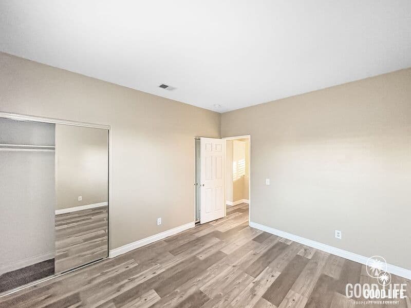 Oceanside House: 1124 Brighton Dr