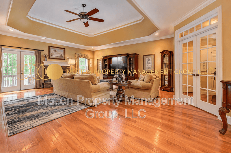 Monticello House: 682 East Mourning Dove Court