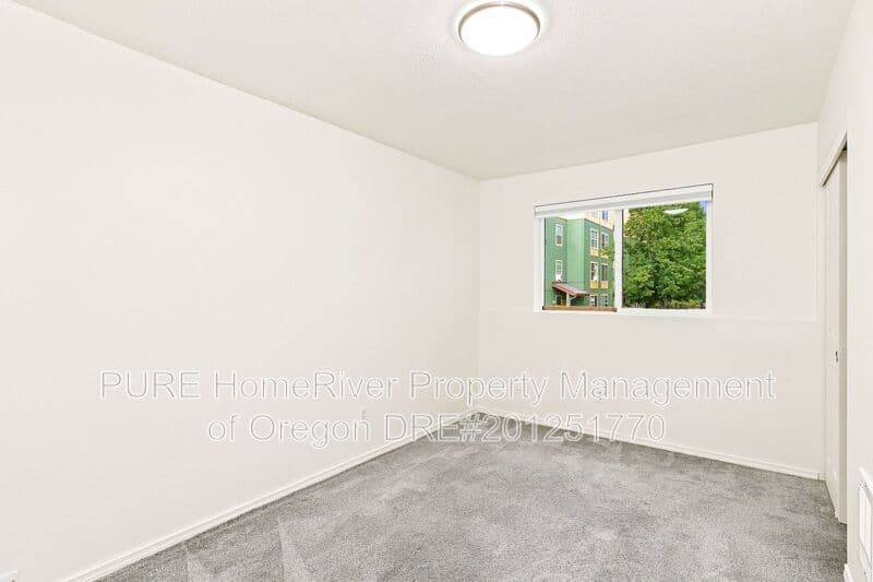 Portland Apartment: 141 NE 147th Ave