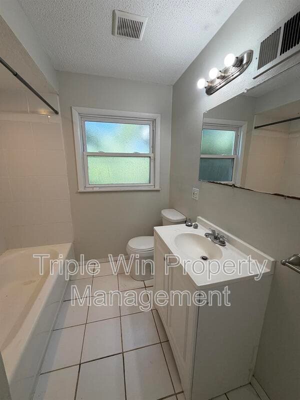 HAZELWOOD House: 6917 BERKRIDGE CT