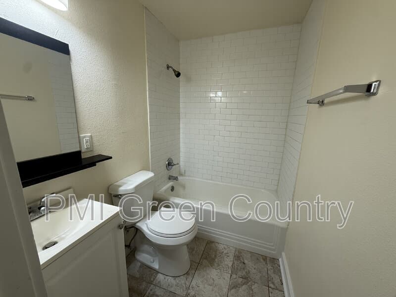 Tulsa House: 621 E Latimer Ct