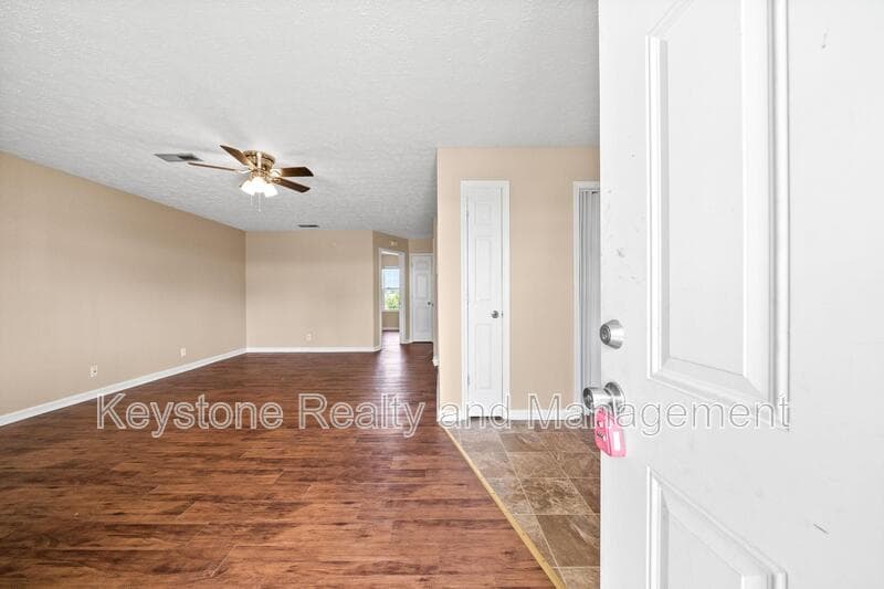Oak Grove Apartment: 280 Thompsonville Lane