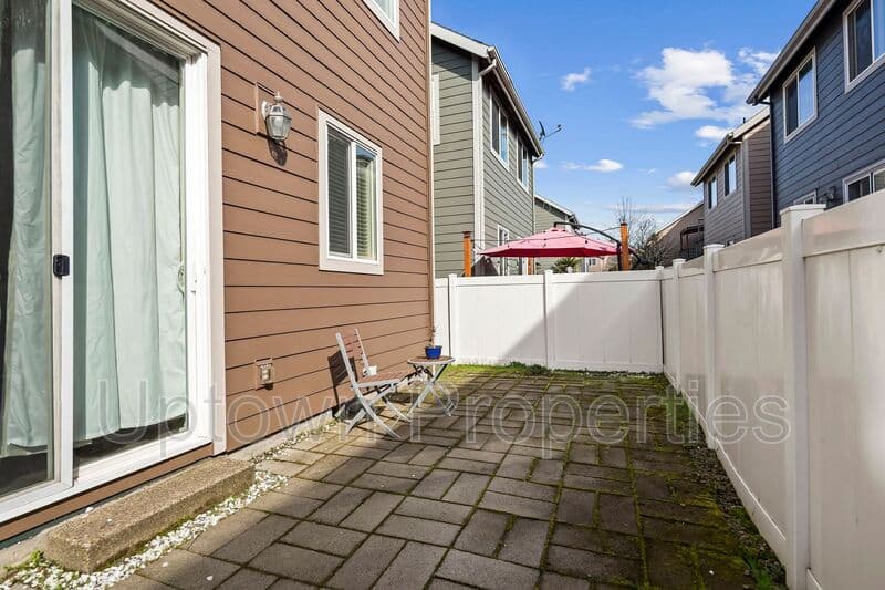 Tualatin House: 9284 SW Sweek Dr