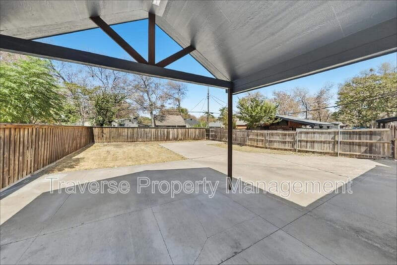 Fort Worth House: 1221 Blalock Avenue