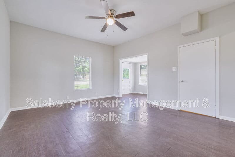 Weatherford House: 107 Windsor Court