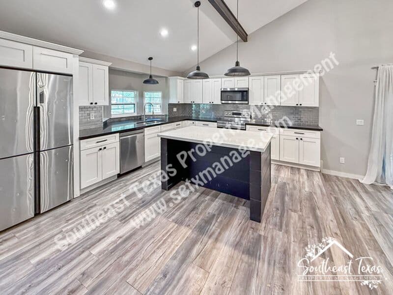 Vidor House: 990 Springdale Street