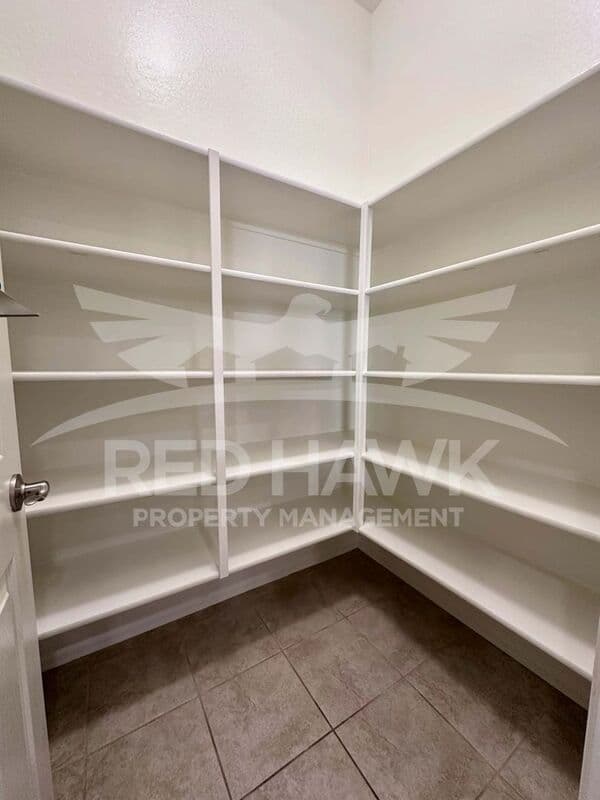 Gilbert House: 991 E Holland Park Dr