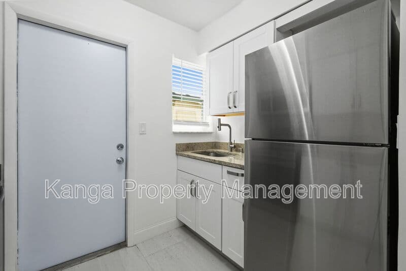 Riviera Beach Condo: 968 W 9th St