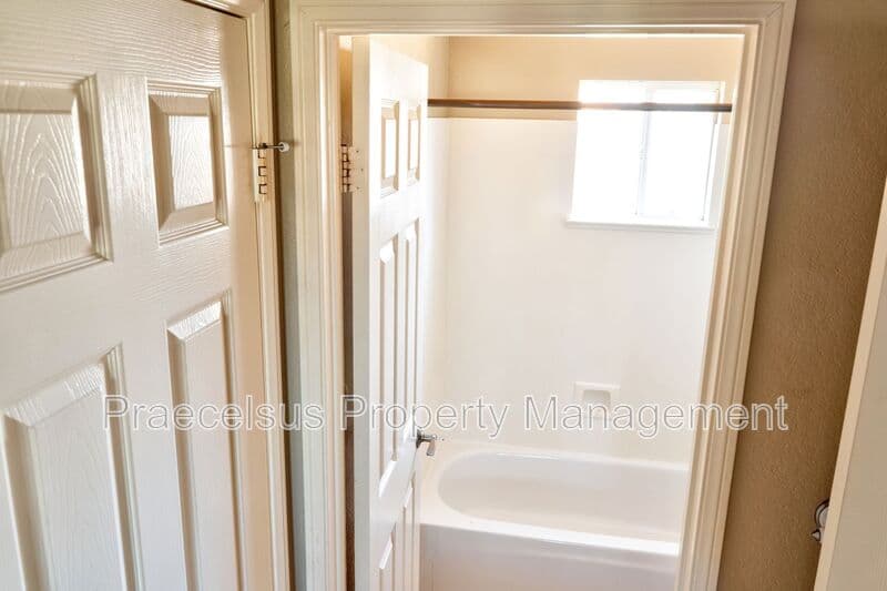 Chula Vista House: 978 Norella St