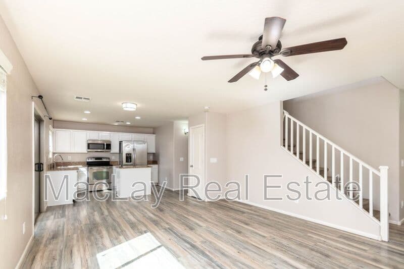 Glendale House: 7265 W Glenn Dr