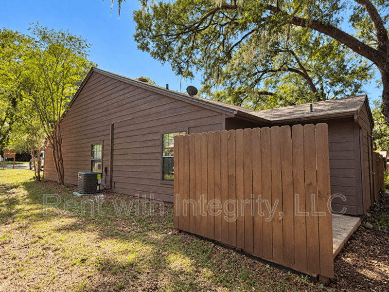 Tallahassee House: 1280 High Rd