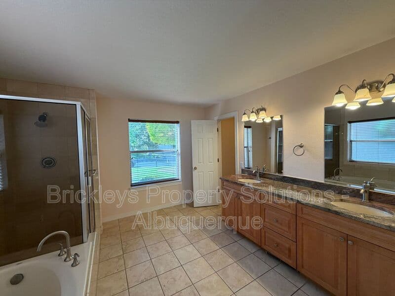 Albuquerque House: 6517 Glen Oak NE