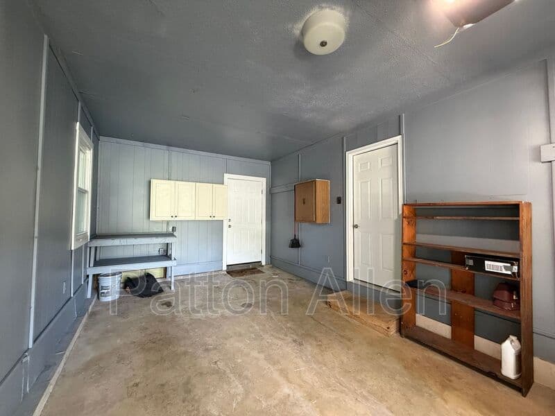 Fairview House: 14 Fox Run Pl