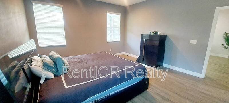 Lutz House: 353 Villa Corte Drive