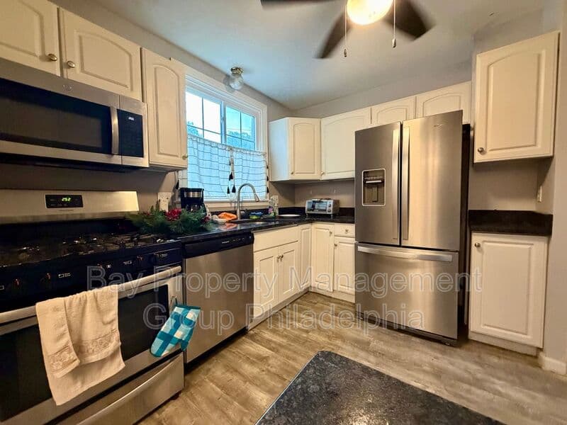 Glenside House: 300 Winding Way