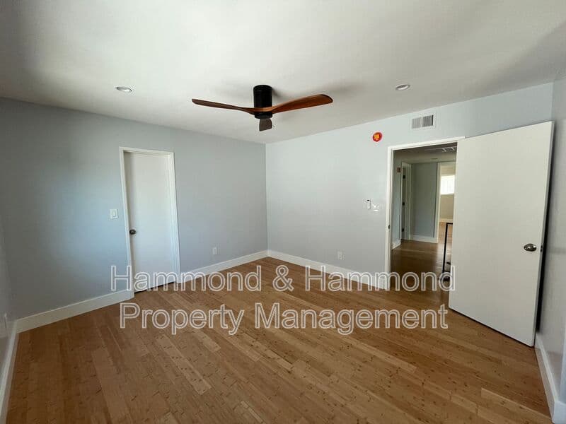 Van Nuys Condo: 5722 Woodman Ave.