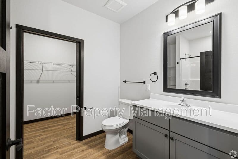 North Mankato Condo: 2090 Carlson Dr.