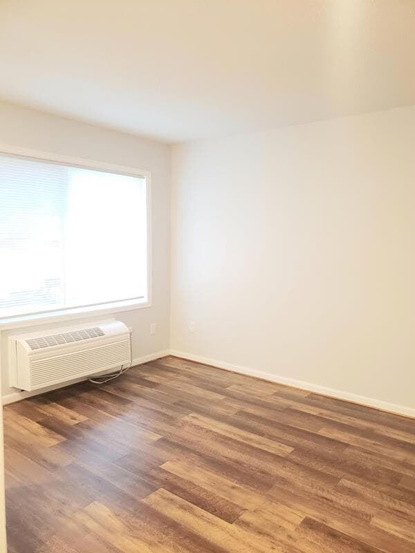 Pella Condo: 1010 Washington Street - 109
