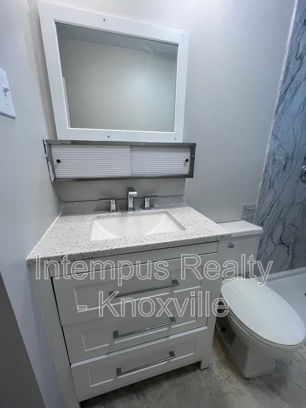 Knoxville House: 10917 Sonja Dr