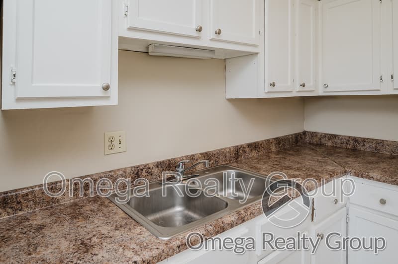Leeds Condo: 8010 4th Ave
