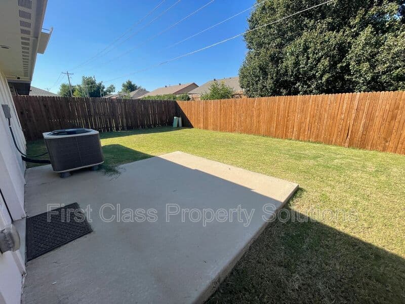 Yukon House: 11613 SW 8th Circle