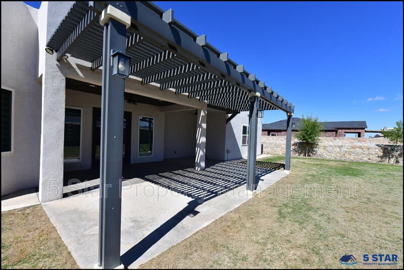 El Paso House: 2412 Tierra Lejana Pl